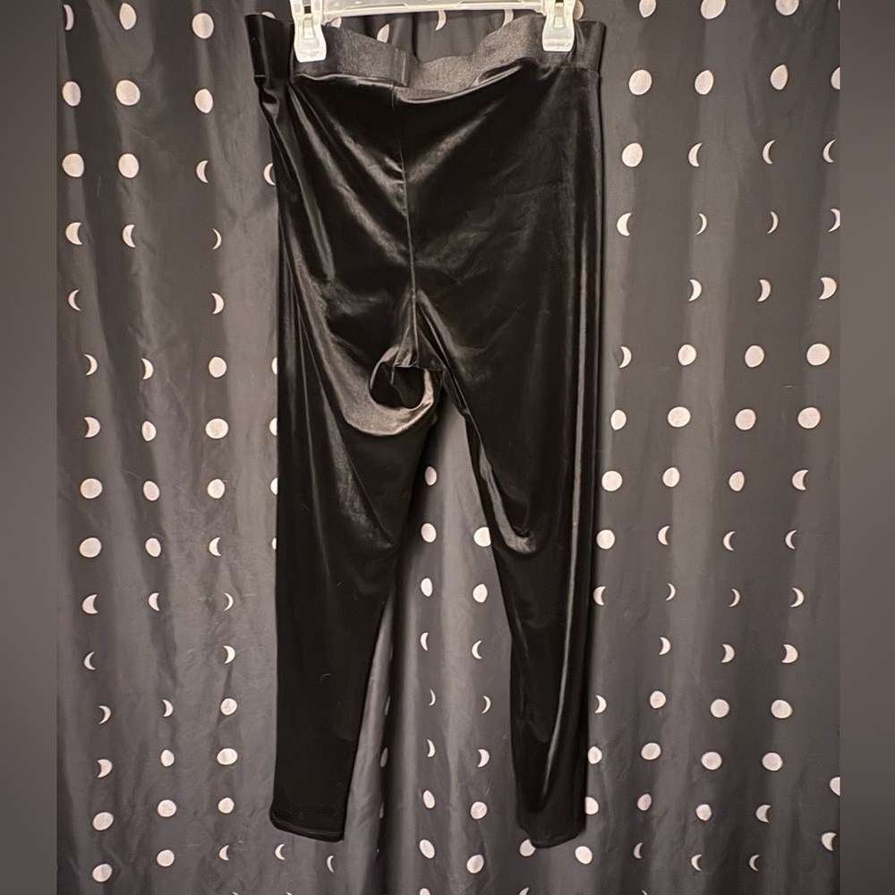 Torrid Black Velvet Leggings Size 1 — high waist